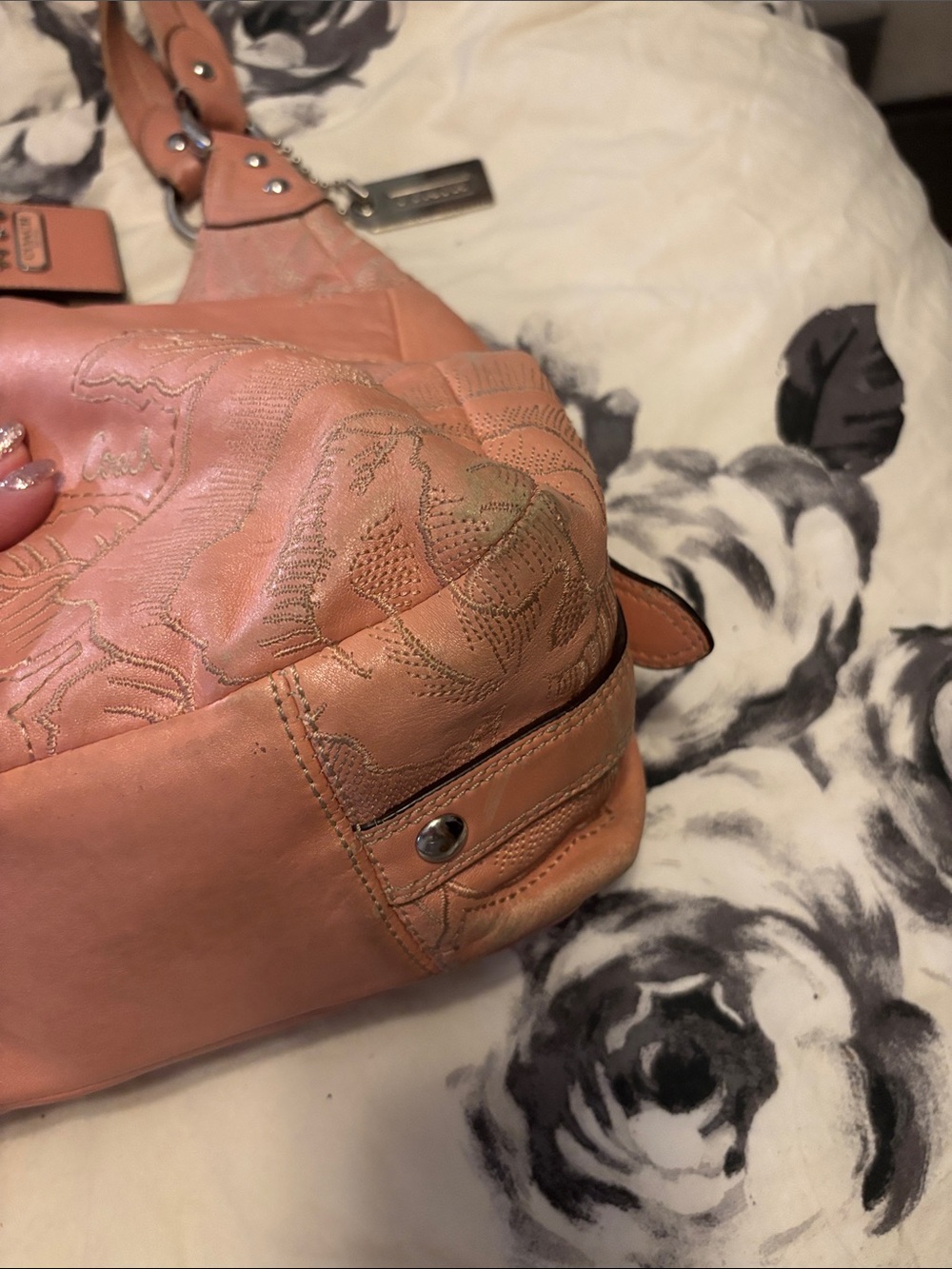 Vintage Coach Coral Pink Leather Shoulder Bag with Floral Embroidery - Picture 3 of 13